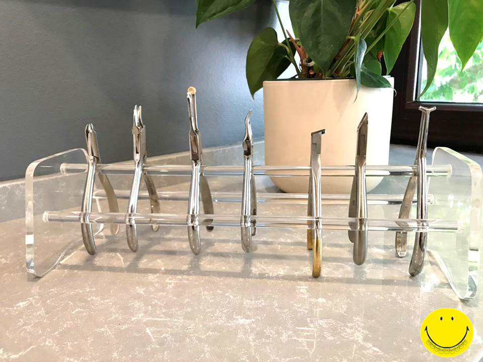 Ortam Orthodontics Pens Standı